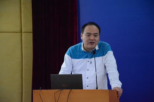 武汉大学新闻与传播学院姚曦教授发表《国际品牌负面事件对国家形象的溢出效应研究:一个跨文化的分析框架》演讲。他指出:此次研究以个体层面、组织和文化为划分依据归纳提炼了负面新闻的分类,基于联想网络记忆模型理论,提出了负面事件作用于国家形象的理论分析框架,并在此基础上形成了一系列待实证检验的命题。