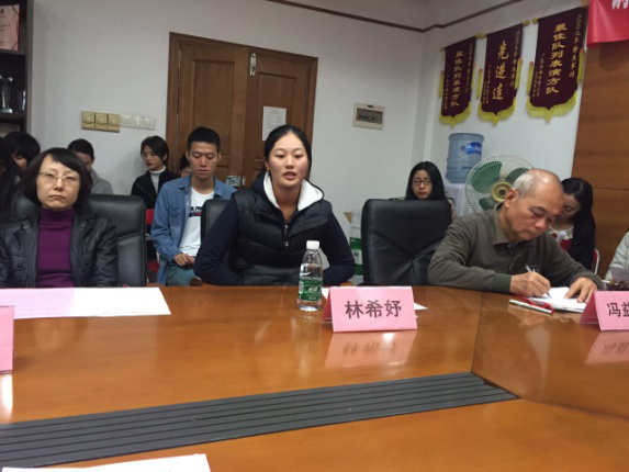 新闻1401学生、高尔夫球世界冠军林希妤发言