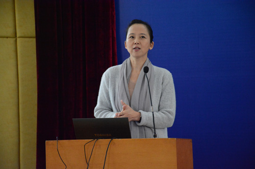 清华大学新闻与传播学院教授范红发表题为《如何认识国家形象》的演讲,具体阐释了国家形象的涵义以及如何塑造国家形象,通过区分国家形象和国际品牌的概念,提出了国家形象建构可从政府形象、企业形象、文化形象、舆论形象、媒体形象等重要维度来研究的观点。