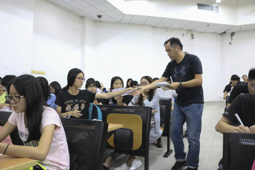 现场学生积极提交问题