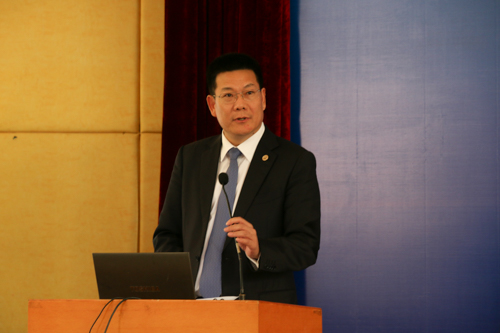 仲伟合校长发表主题演讲