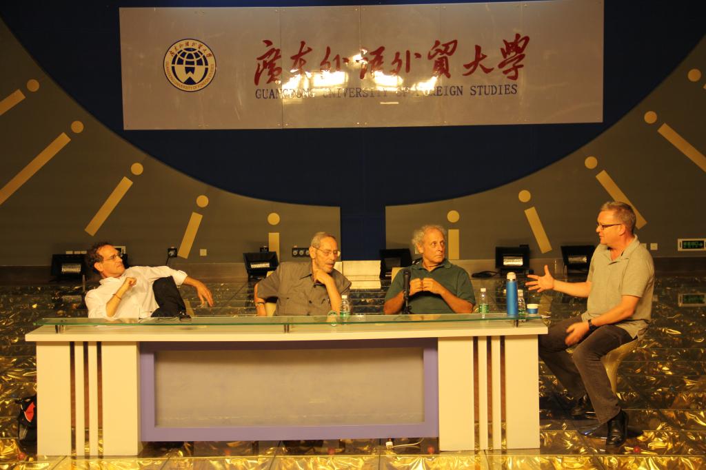 Matt与嘉宾交换意见(摄影:夏偲婉)