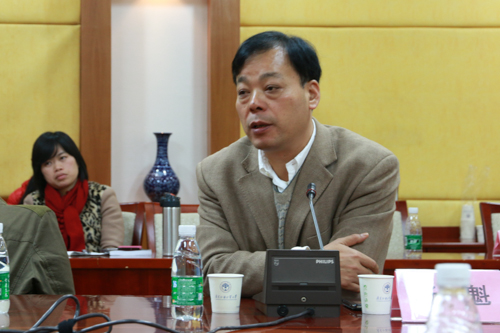 杨魁介绍学院情况