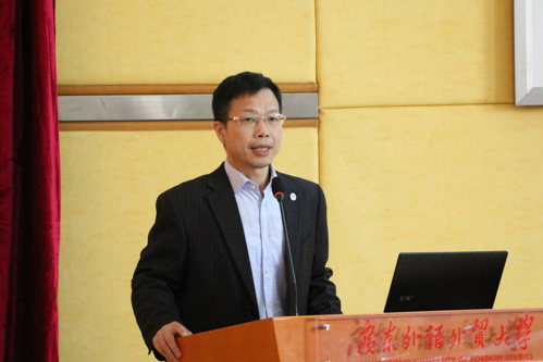 我院副院长何国平主持会议