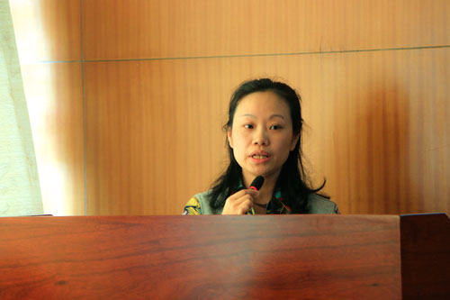 广东外语外贸大学新闻与传播学院讲师常晶晶进行演讲