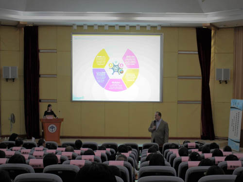 James Ebel教授授课中