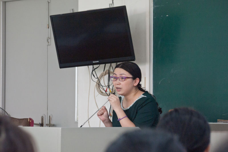 朱颖老师在讲课