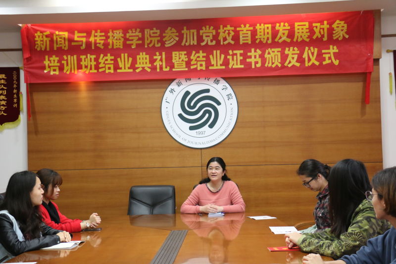 黄秀娟在发表热情洋溢的讲话