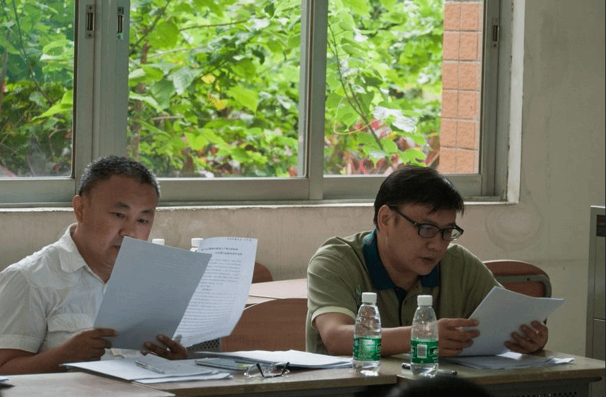 侯迎忠教授与赵建国教授为同学们做点评