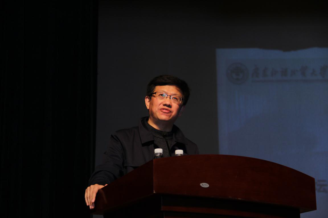 陈龙教授在讲座中 图:夏偲婉