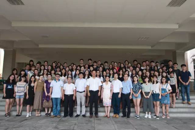 全体学员及老师合影