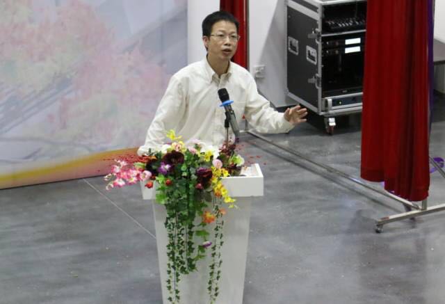 何国平发表“新经济下的产学研”主题演讲