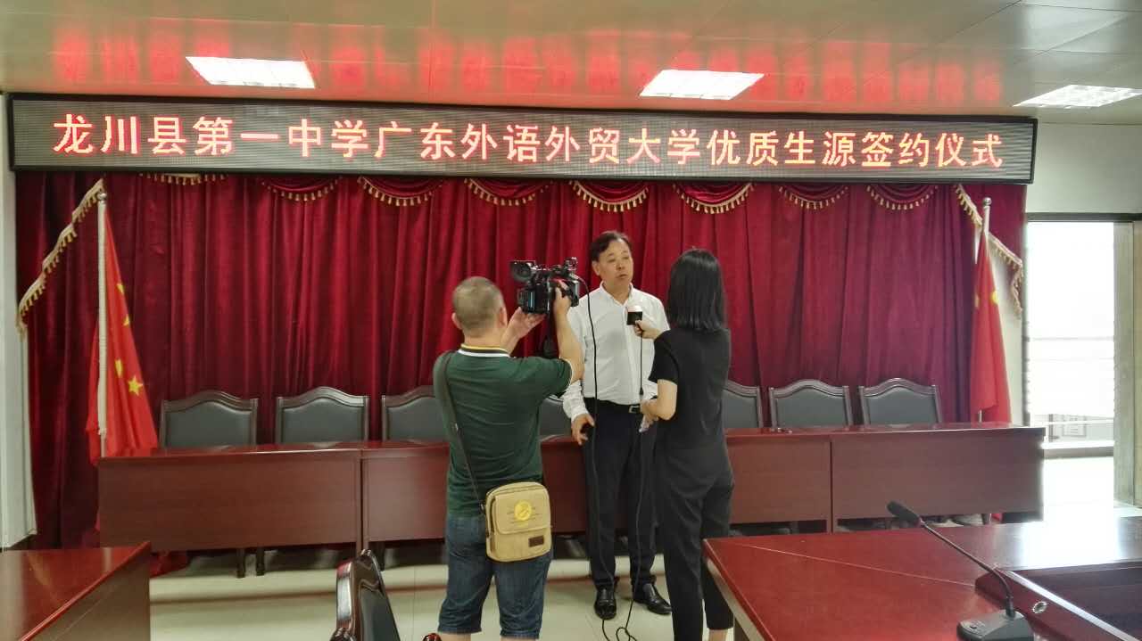 杨魁接受河源广播电视台记者采访