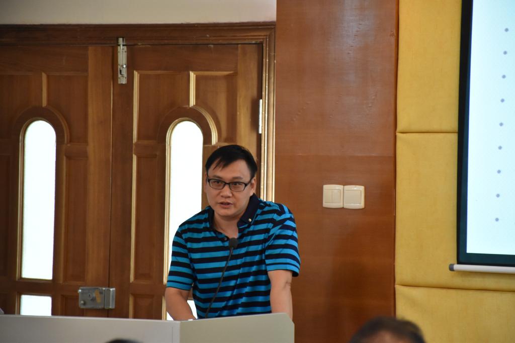 侯迎忠副院长主持会议并发表讲话