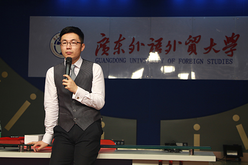 郑峻峰与师弟师妹分享交流