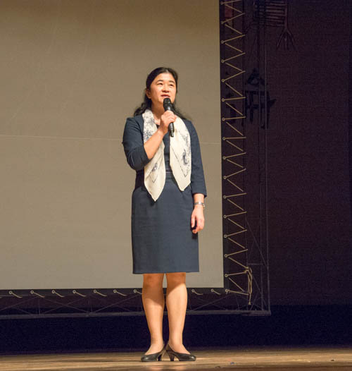 党委书记黄秀娟发言