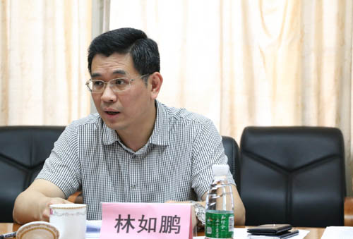 暨大副校长林如鹏发言