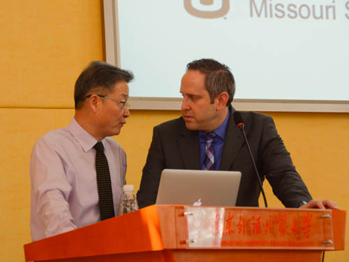 章于炎教授与Reuben Stern探讨