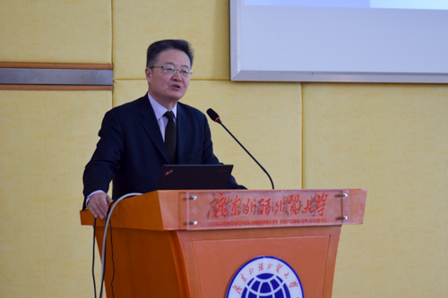 密苏里大学新闻学院环球交流项目中心中国合作项目部主任、本次教学周项目负责人章于炎发言