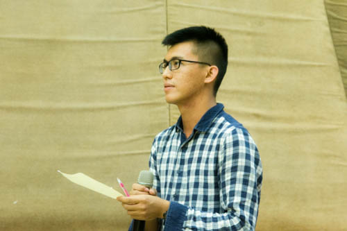 互动环节学生向Carl Botan 教授提问