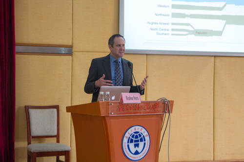 密苏里新闻学院Reuben Stern教授