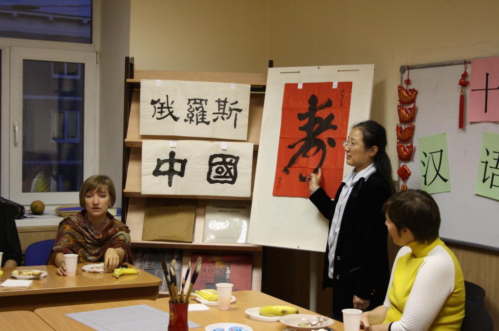 李砾老师在孔子学院教汉语