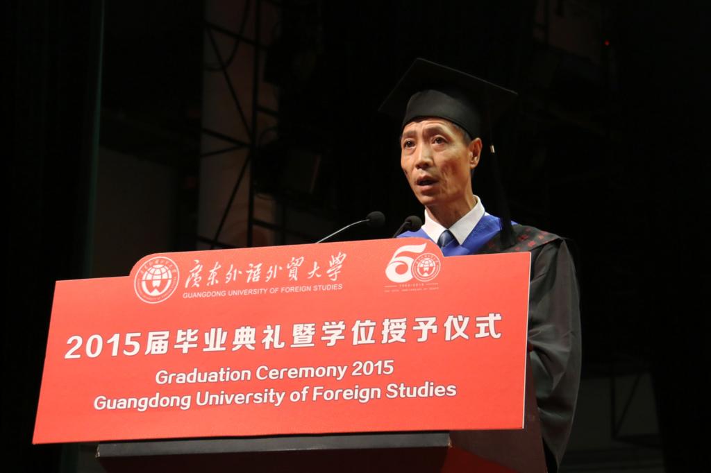 家长代表黄帮延发言(图片来自新闻社)