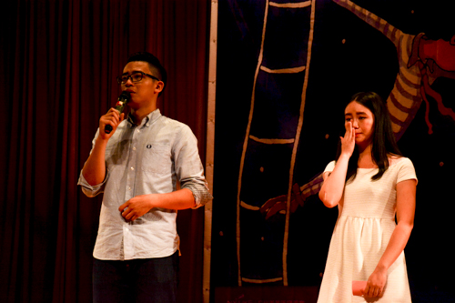 主持人动情落泪