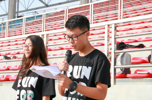 运动员代表张锐发表讲话