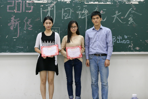 最佳人气奖获奖班级代表与颁奖者合照