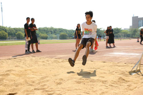 男子跳远冠军罗晖乔