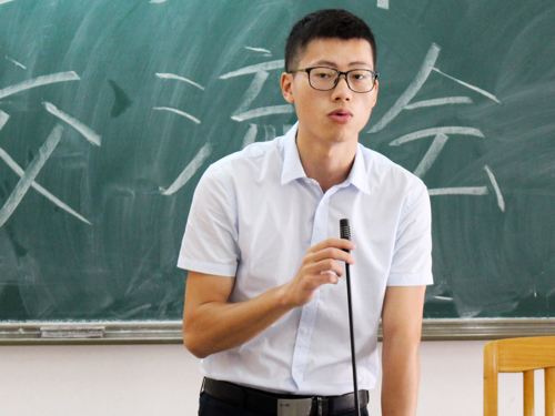 2016级辅导员陈博菲发表讲话