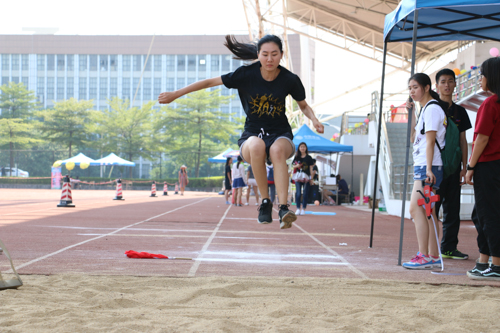 女子跳远冠军林宁