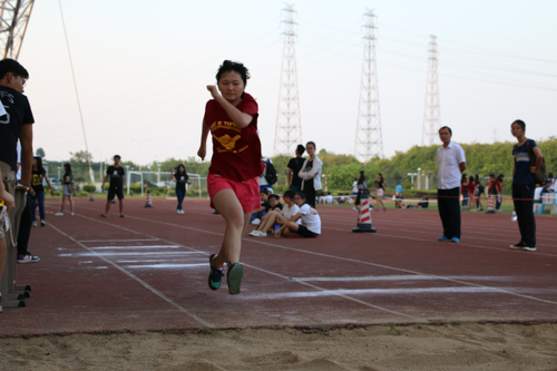 女子三级跳远冠军张睿