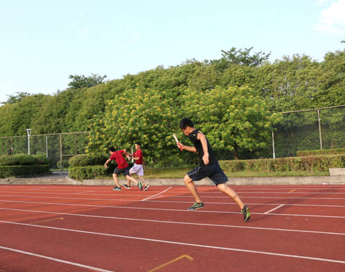 新闻1401班第三棒选手开始反超