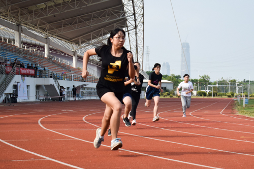 女子400m起跑
