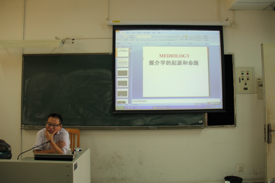 陈卫星教授在讲座中。(摄影:夏偲婉)