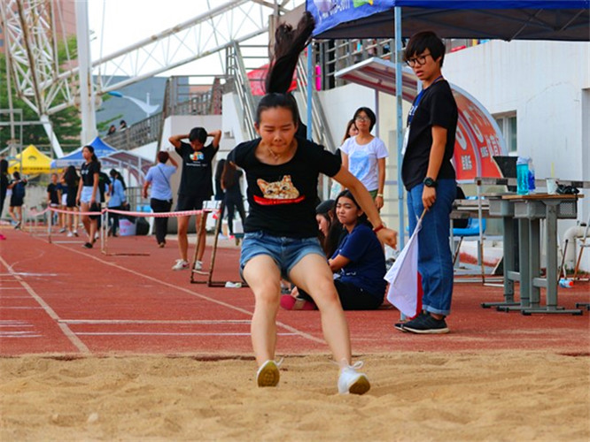 新闻1601黎沛婷夺女子跳远亚军