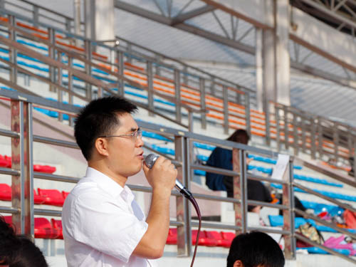 黄石胜副书记发表讲话