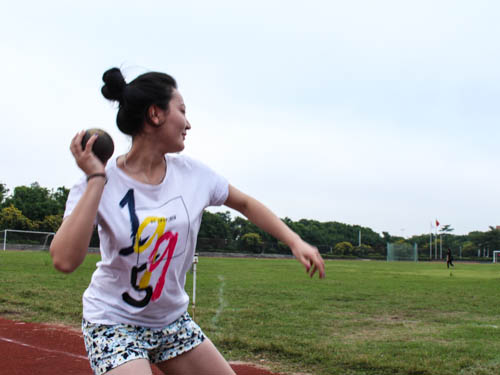 女子铅球第一名帕丽扎提