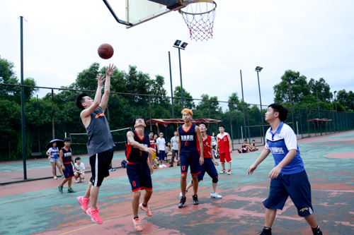 校友队邓智明投篮