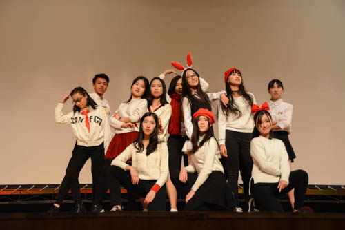 新闻类1604表演《Start of something new》