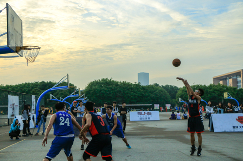 新传大三联队 20号吕伟轩罚球