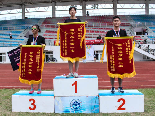 团体总分前三名颁奖