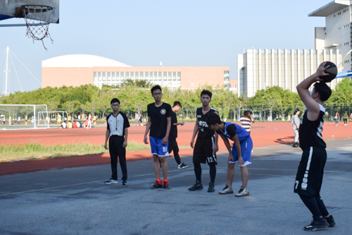 艺术大四队67号杜飞顺罚球