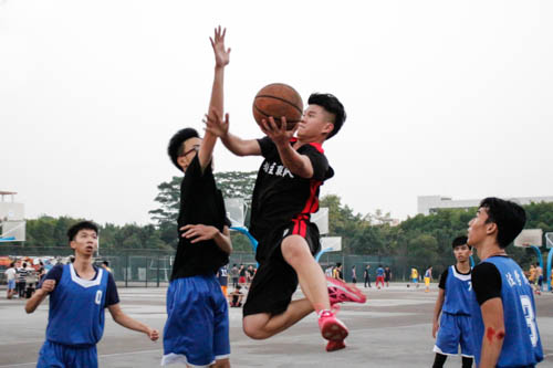 播主联队42号肖凡博上篮