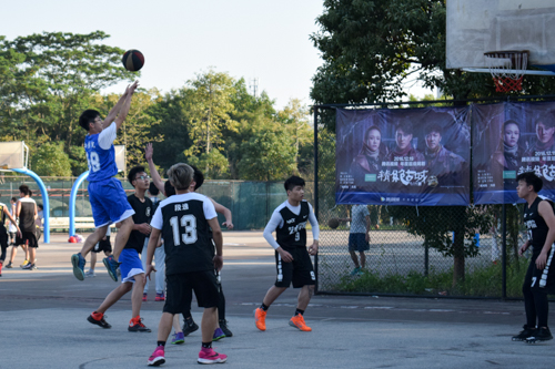 法学少先队88号刘泽华急停跳投