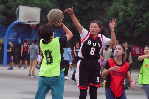 新传B队9号曾颖懿力拼艺术队8号罗熙雅