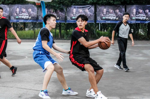 播主联队7号李明旭持球突破