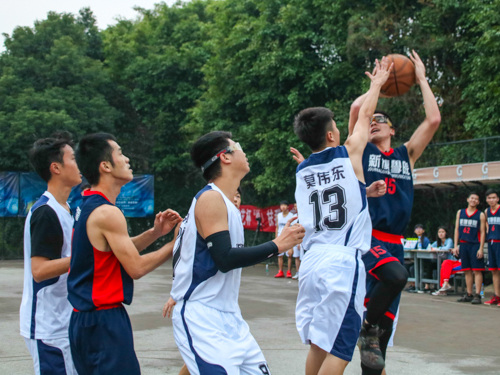 新传大一13号莫伟东盖帽